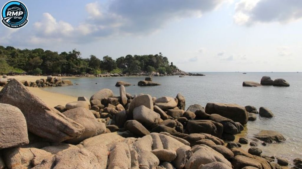 Pemandangan Pantai Trikora Bintan Timur dari tepi pantai