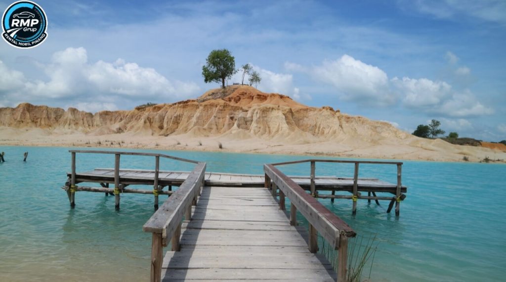 Danau Biru Busung Bintan