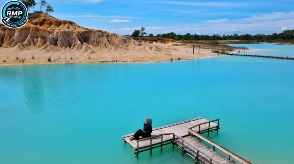 Pemandangan Danau Biru Busung Bintan dari atas